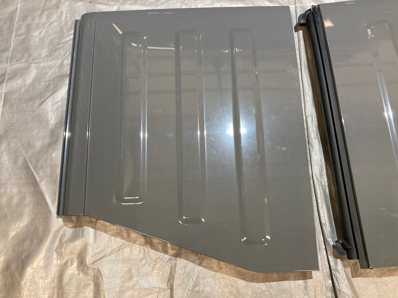 2020-2024 Jeep Gladiator JT OEM Removable Hard Top Assembly w/ Freedom Panels / Sting-Gray JT002