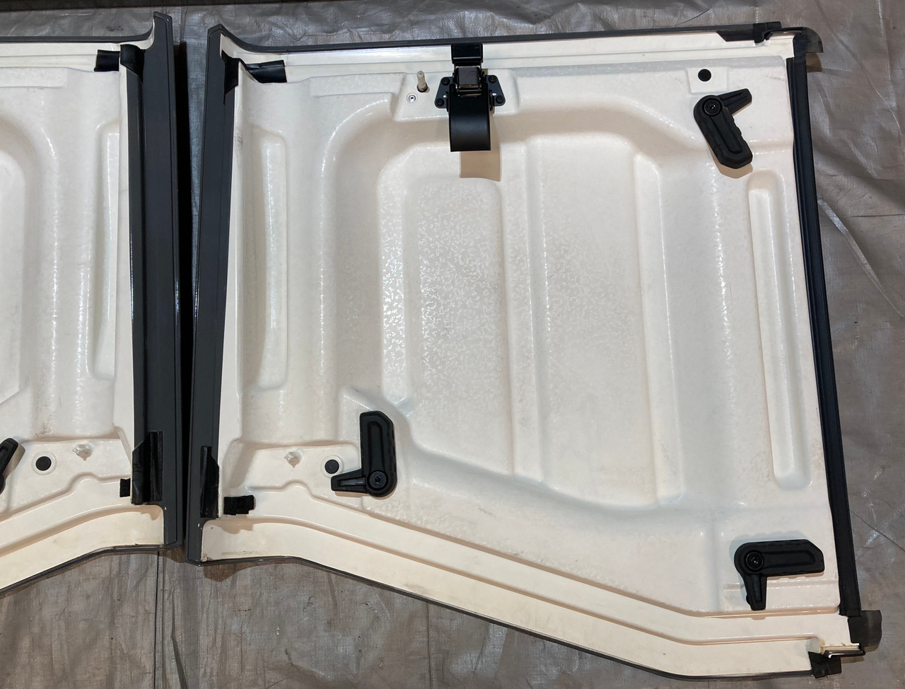 2020-2024 Jeep Gladiator JT OEM Removable Hard Top Assembly w/ Freedom Panels / Sting-Gray JT002