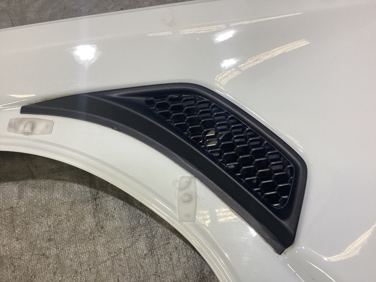 2018-2023 Jeep Wrangler JL Driver Front Fender Apron Panel / Bright White JL009