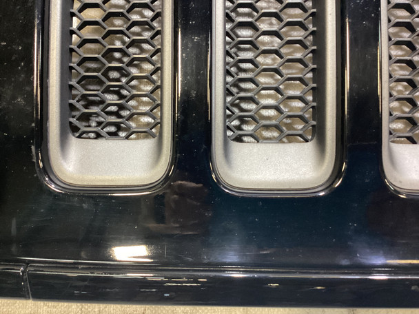 2018-2023 Jeep Wrangler JL OEM Grille Assembly w/ Gray Trim / Black JL008