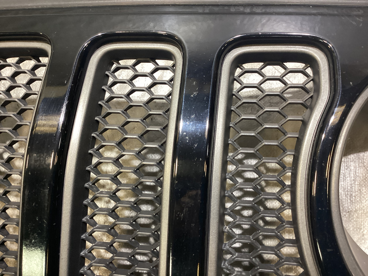 2018-2023 Jeep Wrangler JL OEM Grille Assembly w/ Gray Trim / Black JL008