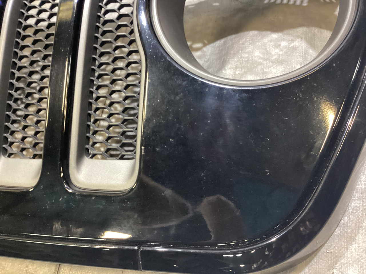 2018-2023 Jeep Wrangler JL OEM Grille Assembly w/ Gray Trim / Black JL008