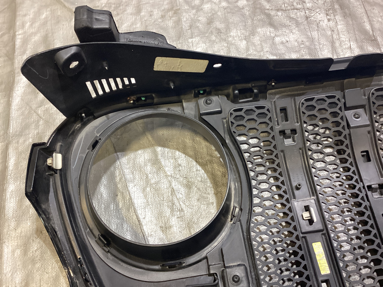 2018-2023 Jeep Wrangler JL OEM Grille Assembly w/ Gray Trim / Black JL008