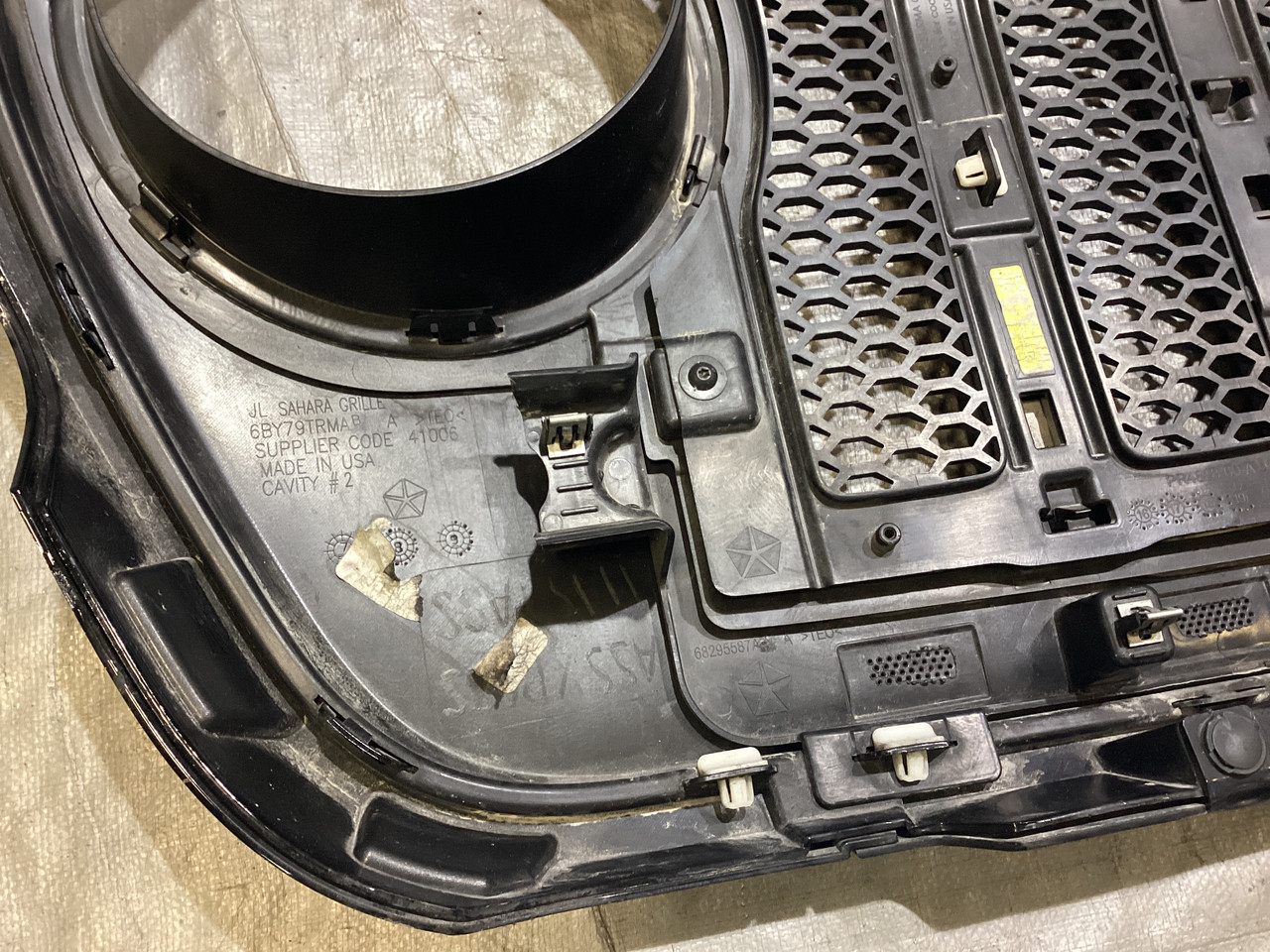 2018-2023 Jeep Wrangler JL OEM Grille Assembly w/ Gray Trim / Black JL008