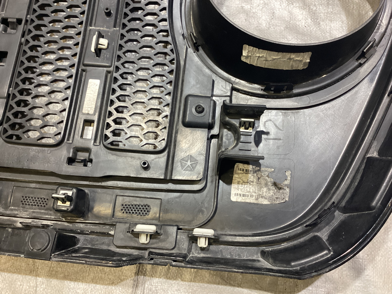 2018-2023 Jeep Wrangler JL OEM Grille Assembly w/ Gray Trim / Black JL008