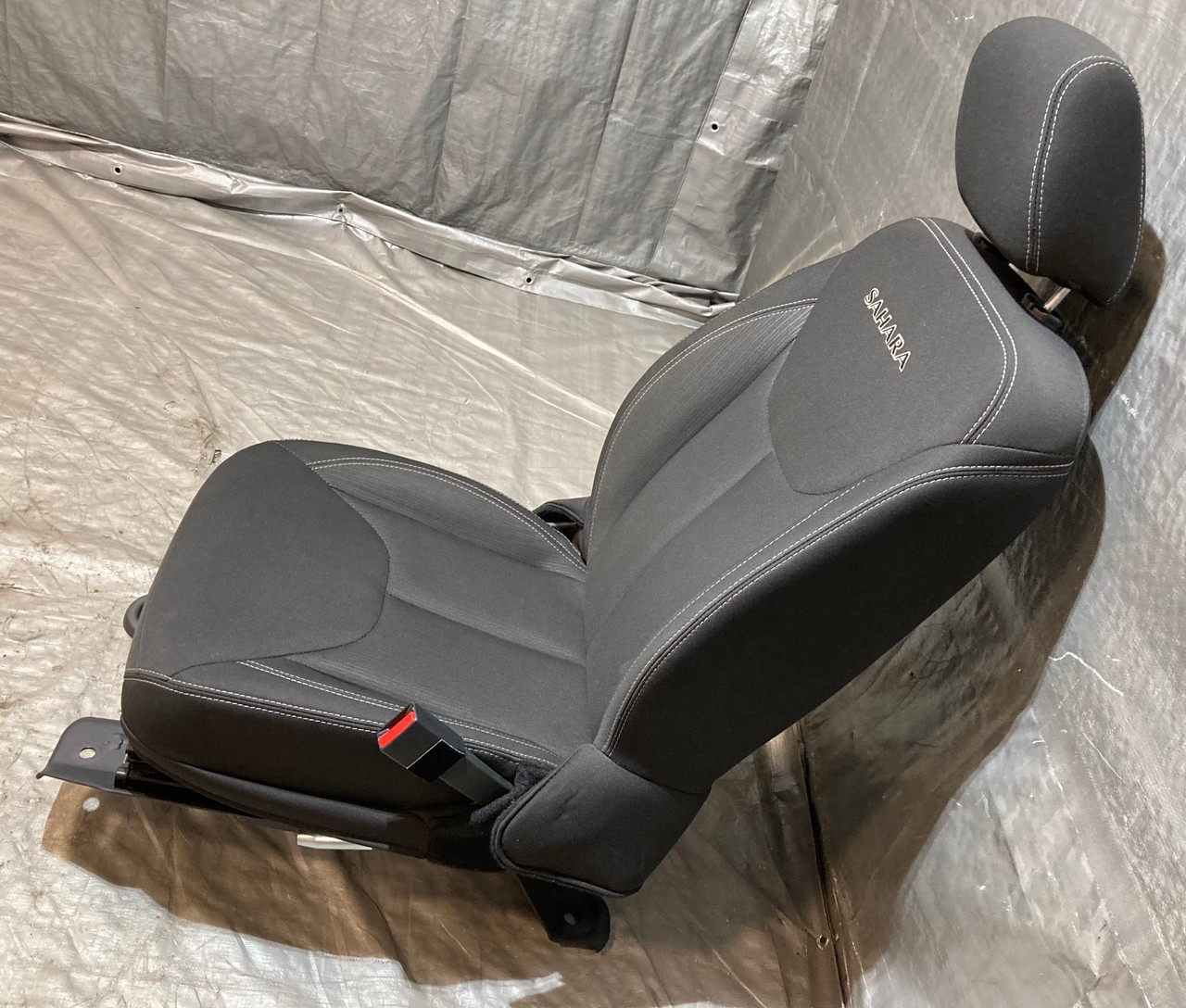 2013-2018 Jeep Wrangler JK Unlimited 4DR Sahara Passenger Front Seat / Black Cloth / JK011